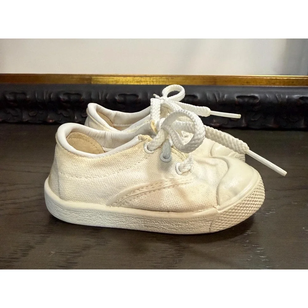 Unbranded Vintage White Canvas Baby Shoes (Size 2)